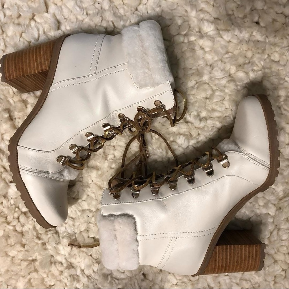 True Ivy crème fur boots NWT